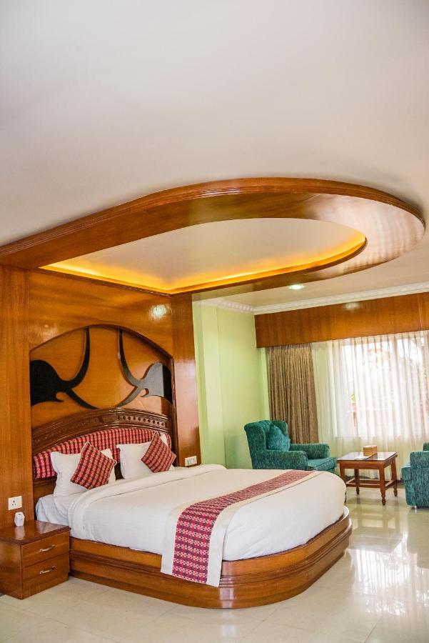 Hotel Earth Light Sauraha Chitwan Luaran gambar