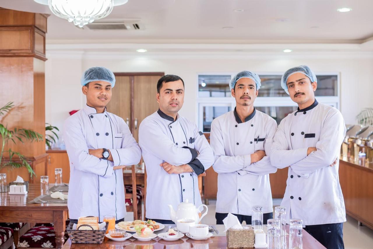 Hotel Earth Light Sauraha Chitwan Luaran gambar