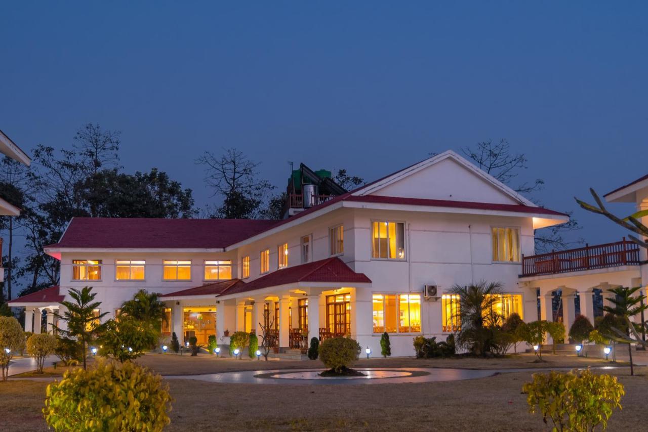 Hotel Earth Light Sauraha Chitwan Luaran gambar