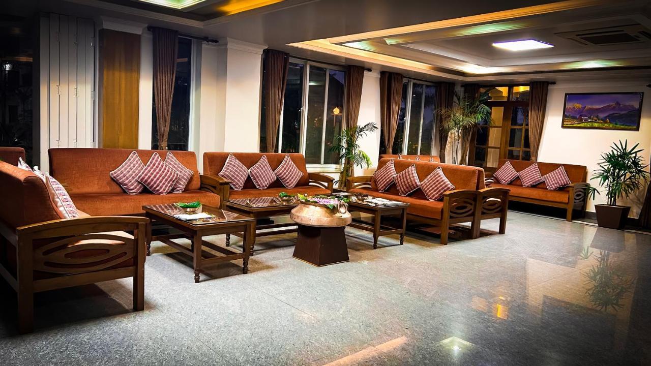 Hotel Earth Light Sauraha Chitwan Luaran gambar