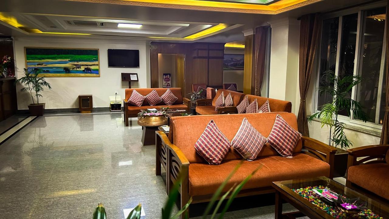 Hotel Earth Light Sauraha Chitwan Luaran gambar