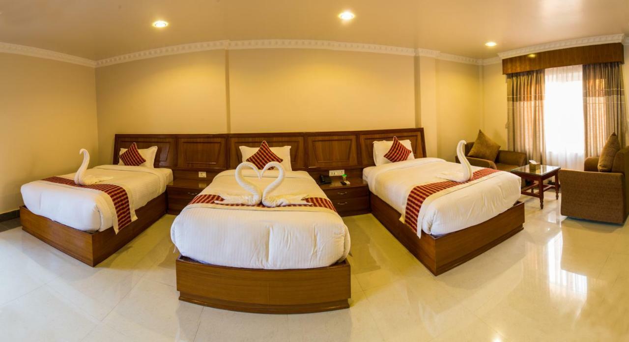 Hotel Earth Light Sauraha Chitwan Luaran gambar